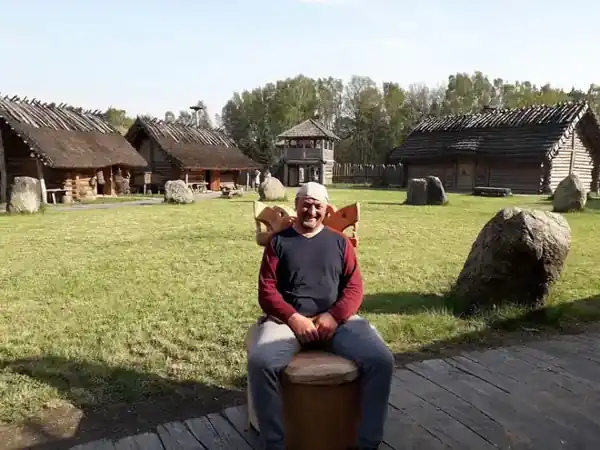 Stara Chata — praca Aliaksandra Kurbana